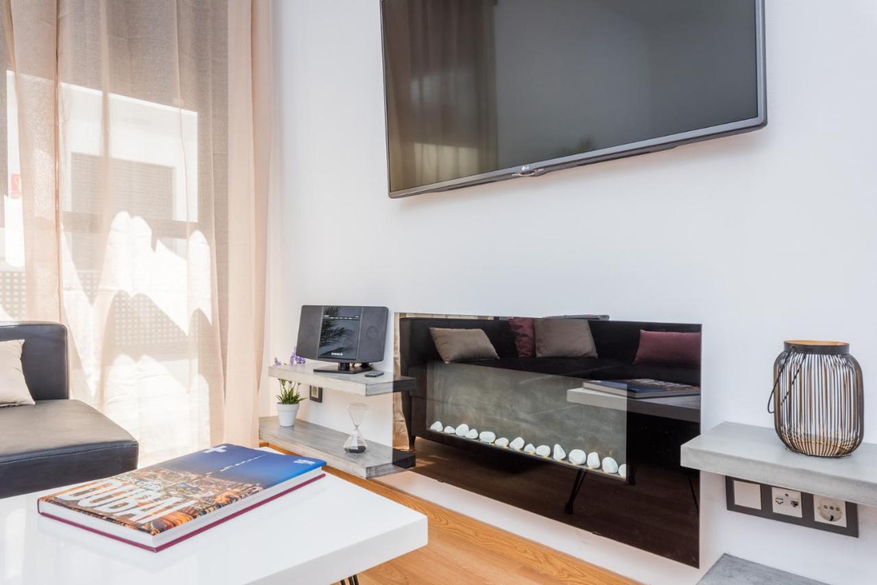 Apartmán Atico Con Terraza Ac 1Hab En El Centro Y Piscina Comunitaria Màlaga Exteriér fotografie