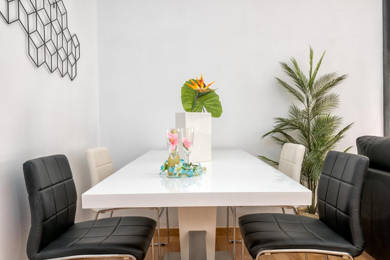 Apartmán Atico Con Terraza Ac 1Hab En El Centro Y Piscina Comunitaria Màlaga Exteriér fotografie